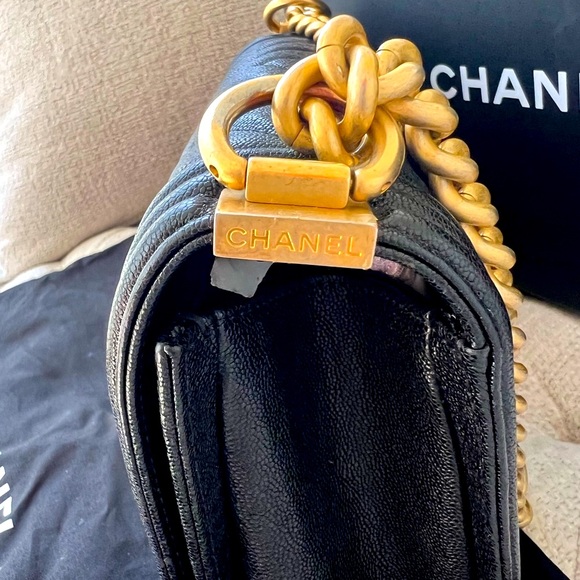 A Classic Caviar Chanel Boy Bag - Picture 4 of 12